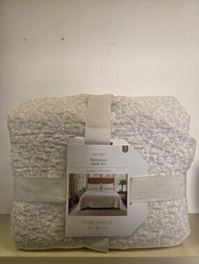 Threshold Matelassé Quilt Set - Full/Queen